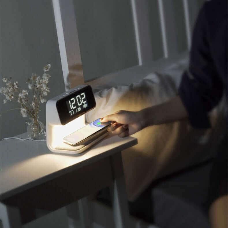 Creative 3 In 1 Nightstand Lamp Wireless Charging LCD Screen Alarm Clock Wireless Phone Charging Station