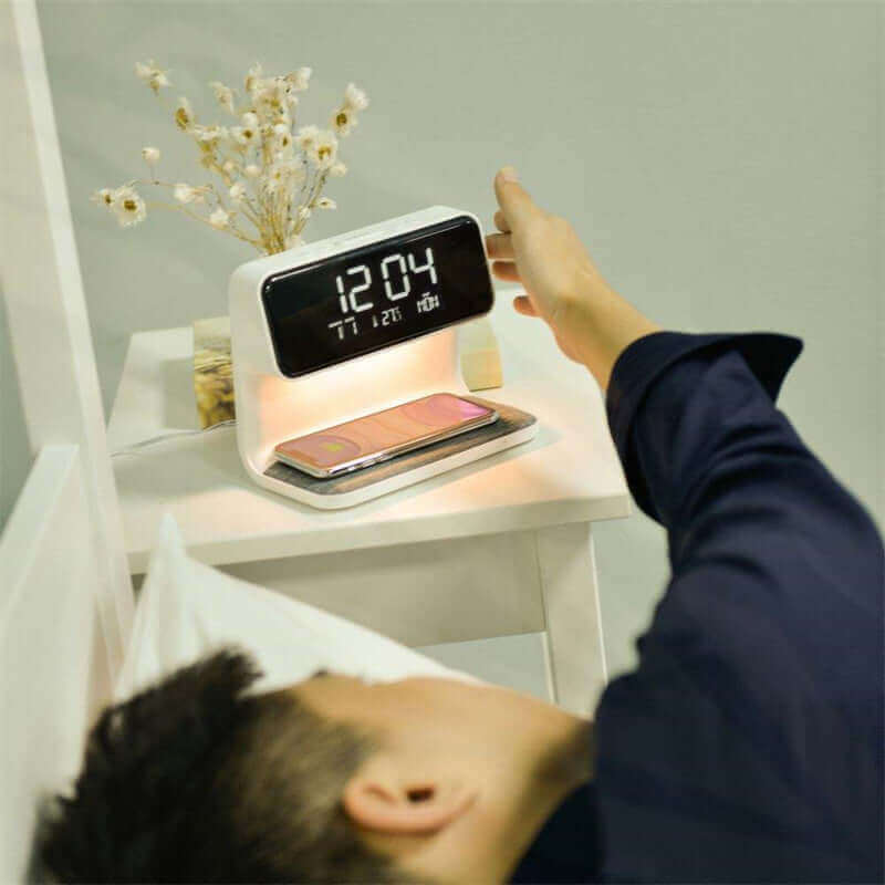 Creative 3 In 1 Nightstand Lamp Wireless Charging LCD Screen Alarm Clock Wireless Phone Charging Station