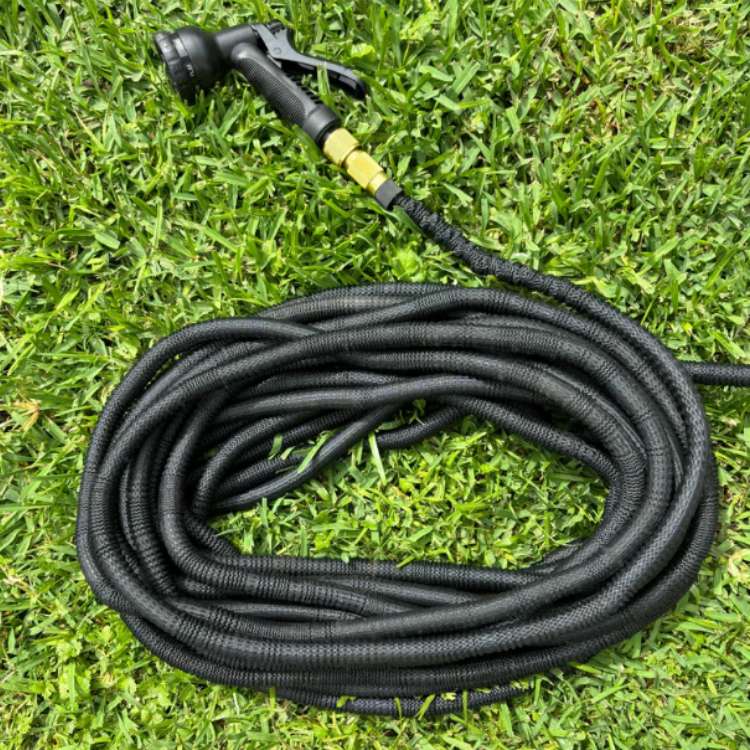 AquaGlide Expandable Garden Hose — Finally watering effortlessly without knots and stress