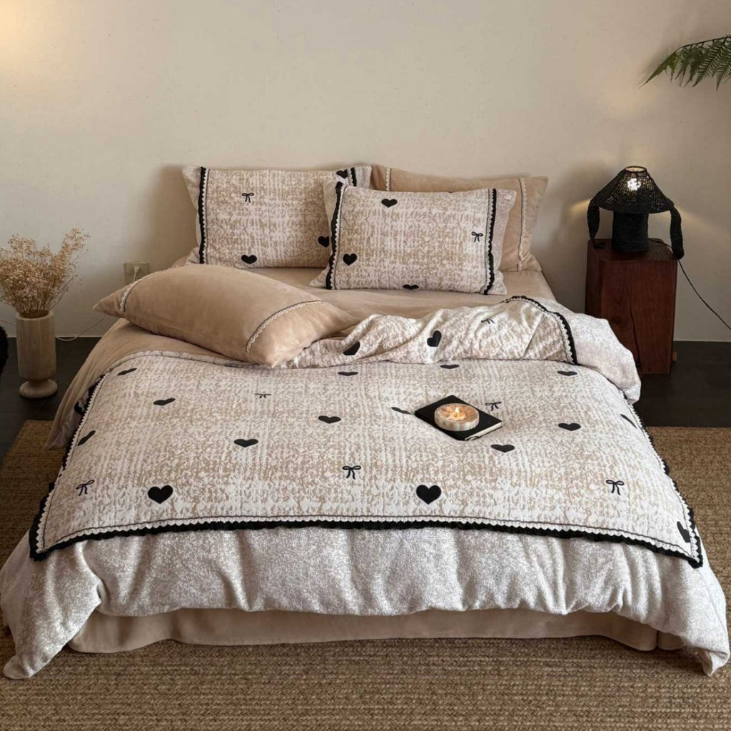 Quilted bedding set with heart and bow appliqué