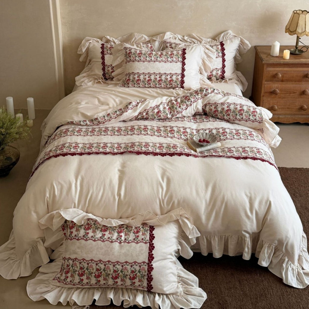 Romantic bedding set made of cotton-linen mix with ruffle edge & botanical border embroidery