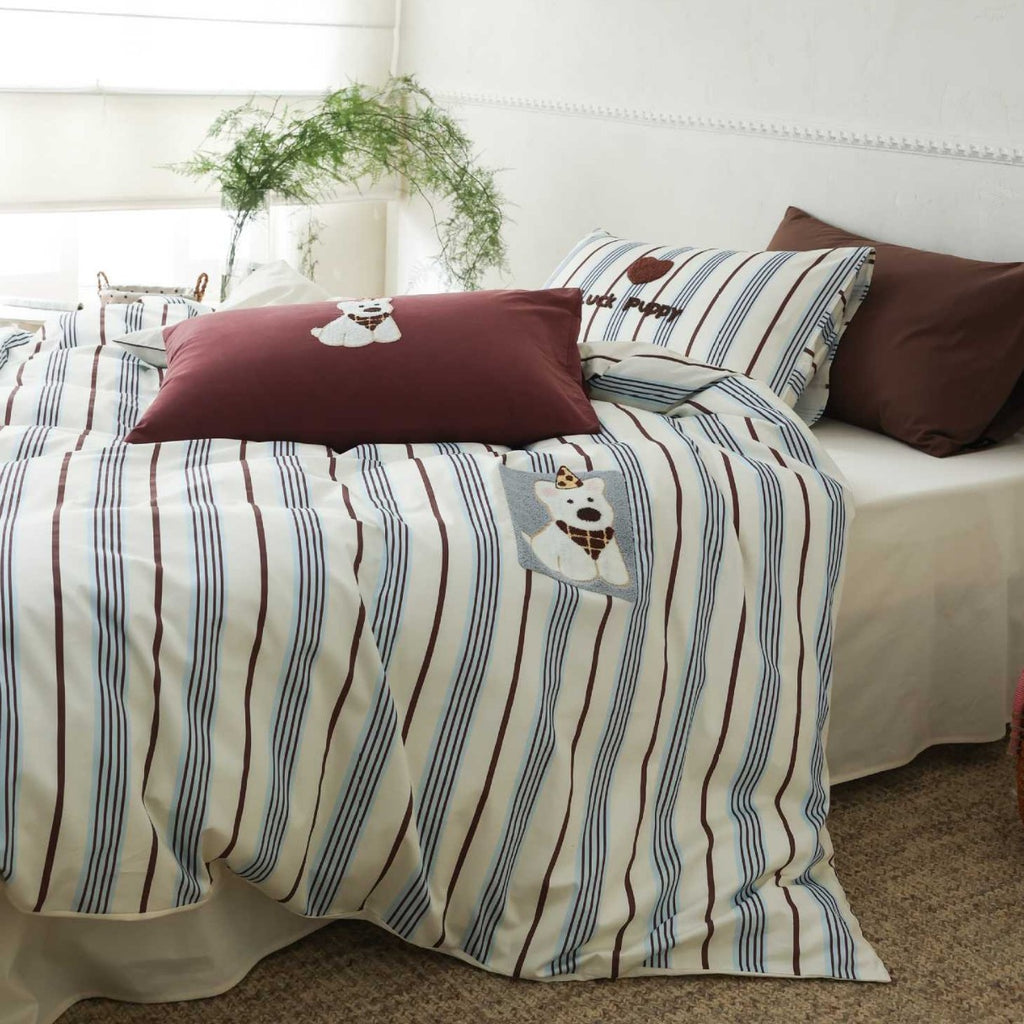 Bedding set made of cotton satin with embroidered cherry motifs