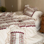 Romantic bedding set made of cotton-linen mix with ruffle edge & botanical border embroidery