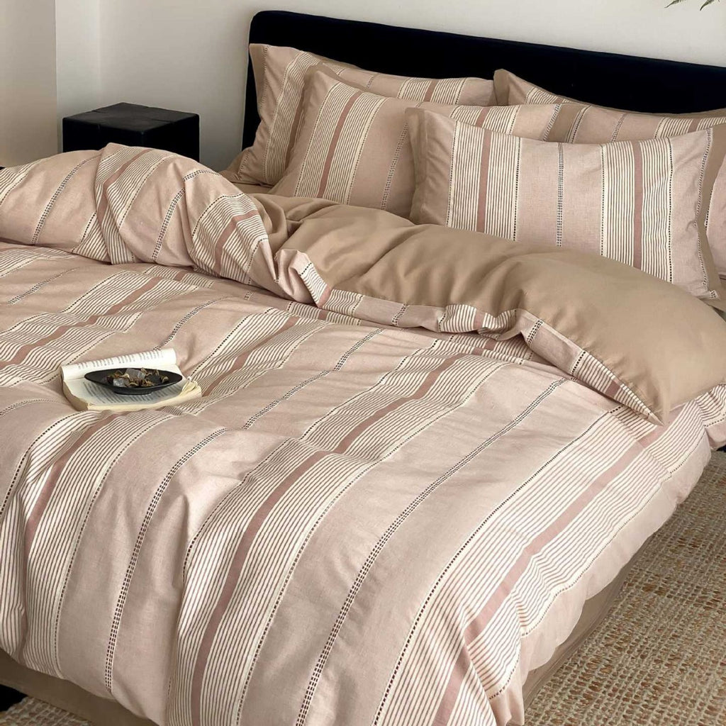 Luxurious linen-cotton bedding with fine stripes and pillowcases