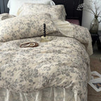 Quilted cotton quilt bedding set with vintage rose print and seersucker texture