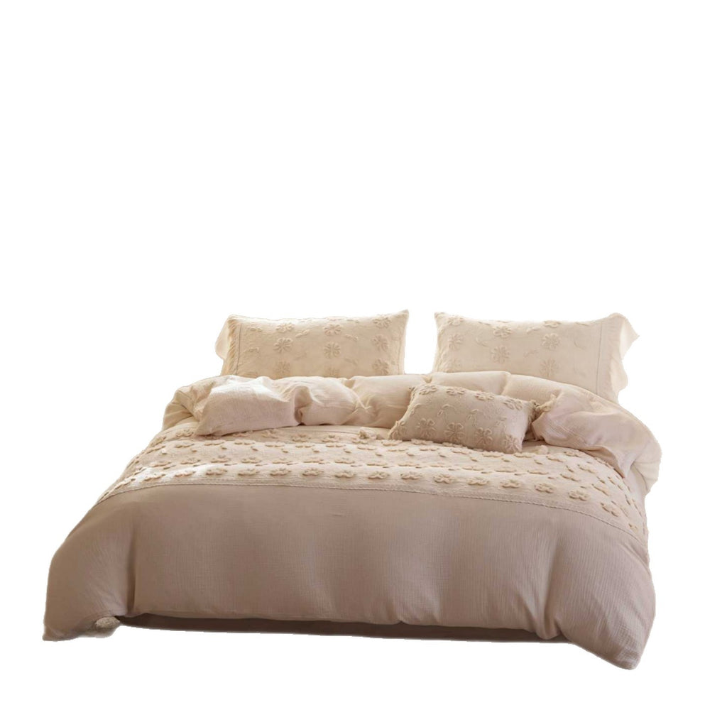 Reversible quilted bedspread with 3D flower appliqué and pillowcases