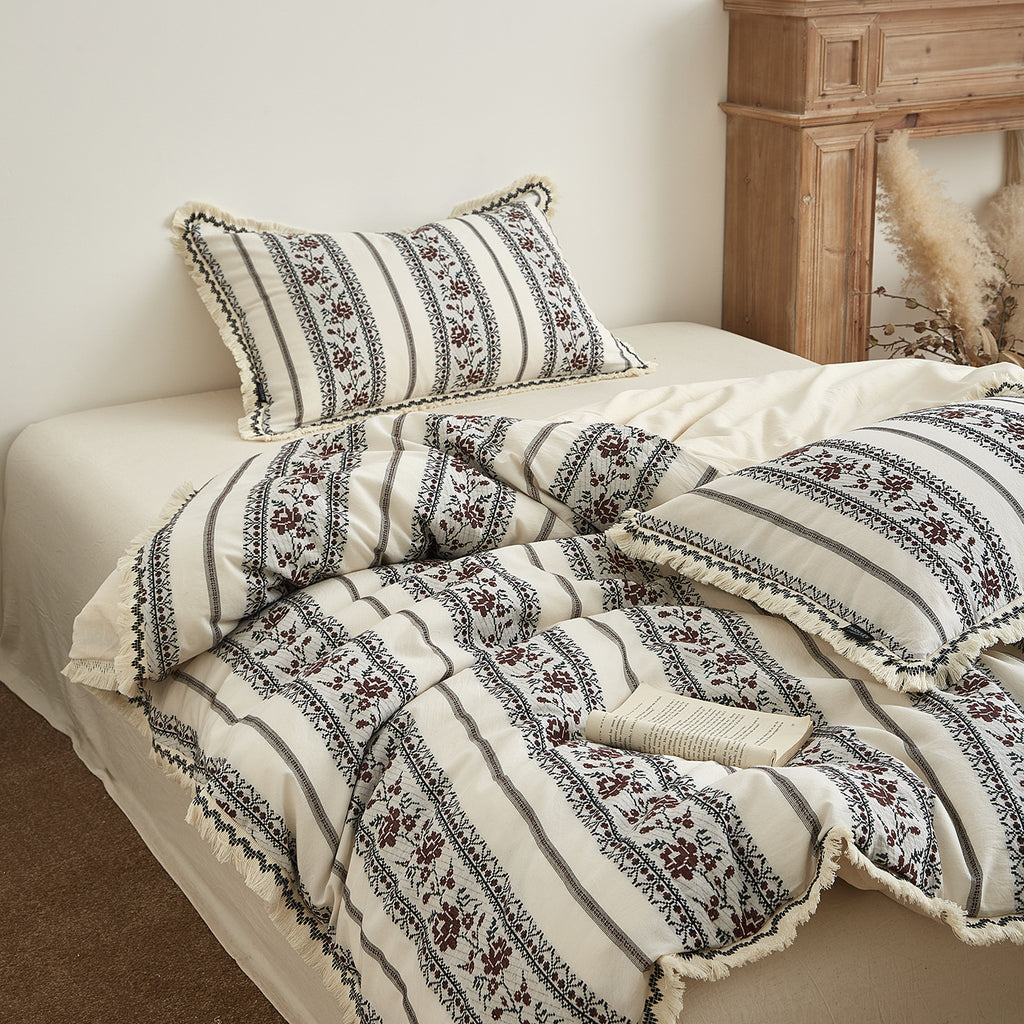 Striped bedding set