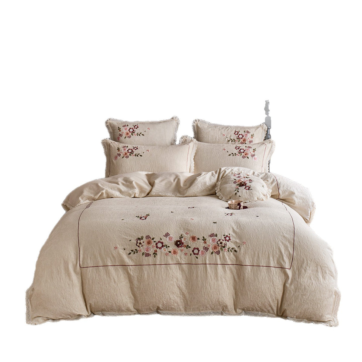 Romantic bedding set made of cotton-linen with floral embroidery and wavy hem