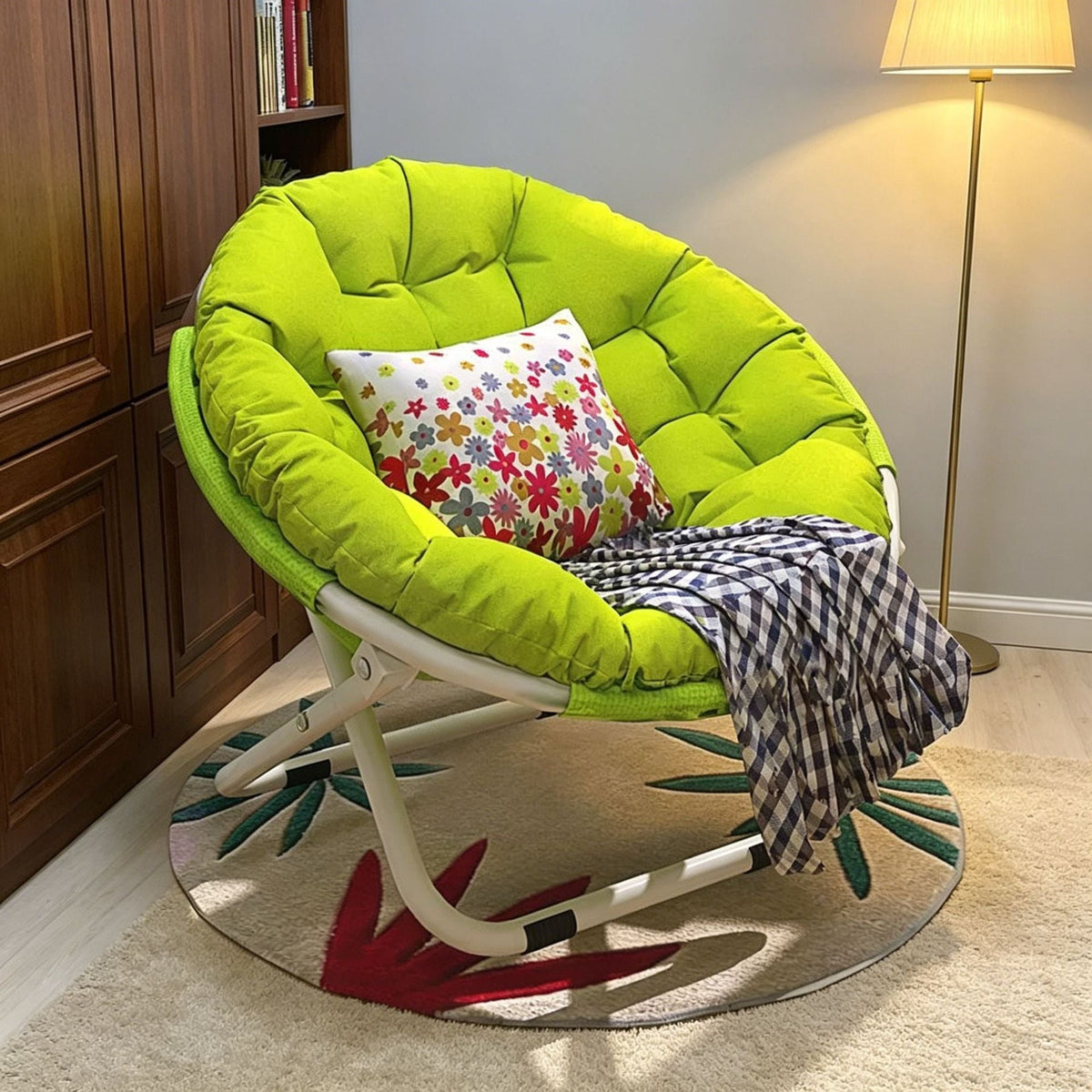 Ergonomic Lounge Chair with Practical Folding Mechanism