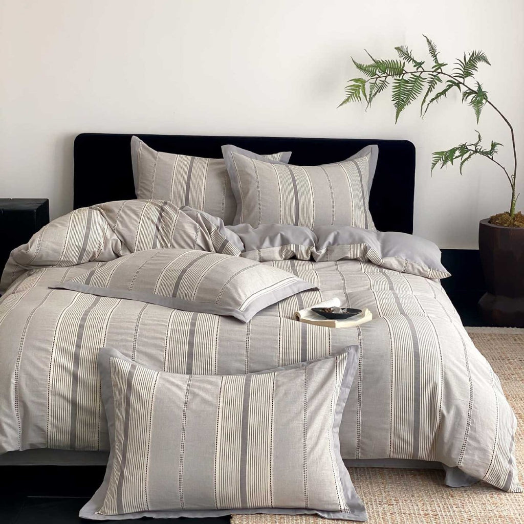 Luxurious linen-cotton bedding with fine stripes and pillowcases
