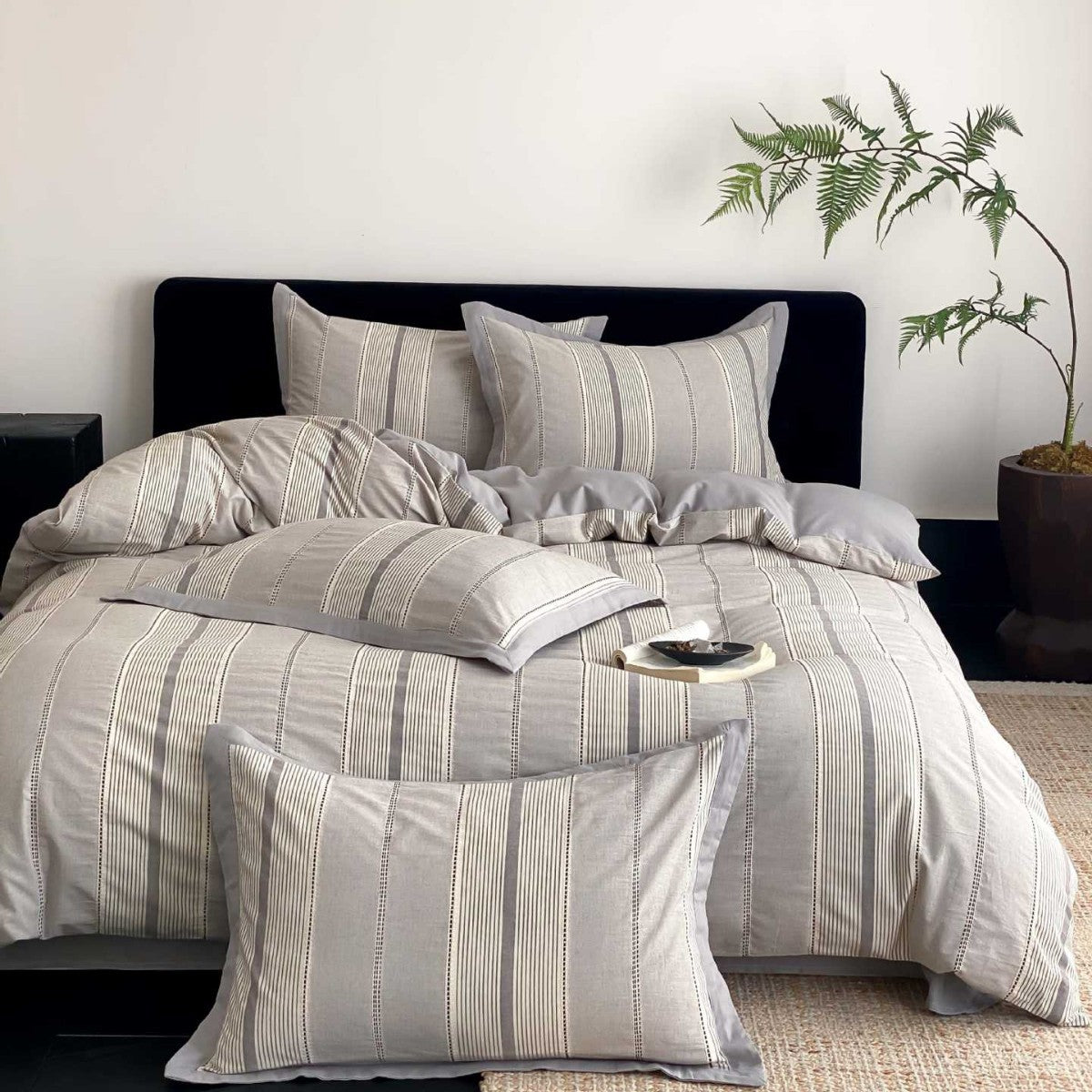 Luxurious linen-cotton bedding with fine stripes and pillowcases