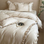 Bedding set made of cotton satin with ruffled flounce and fine polka dot pattern