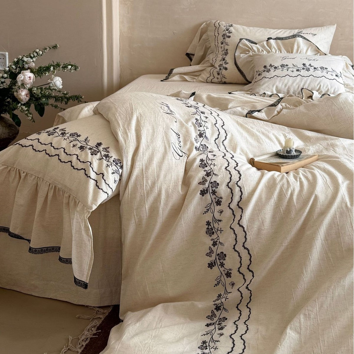 Bedding set with embroidered ruffles and linen look