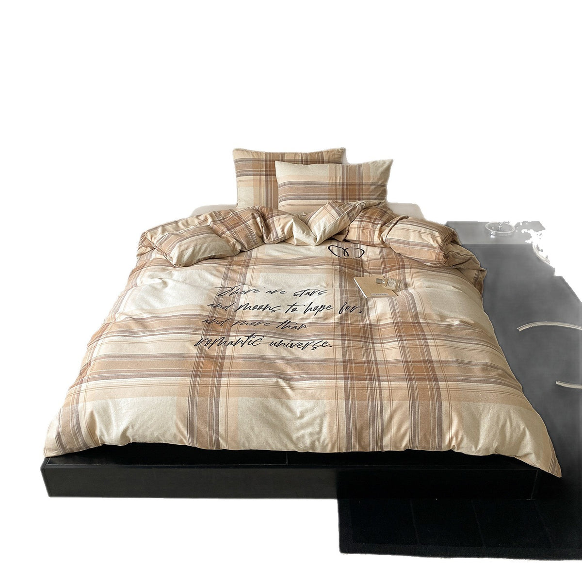 Checked cotton percale bed linen set with calligraphic script print