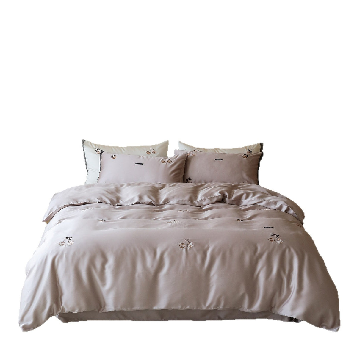 Bedding set made of premium satin with fine floral embroidery and piping edge