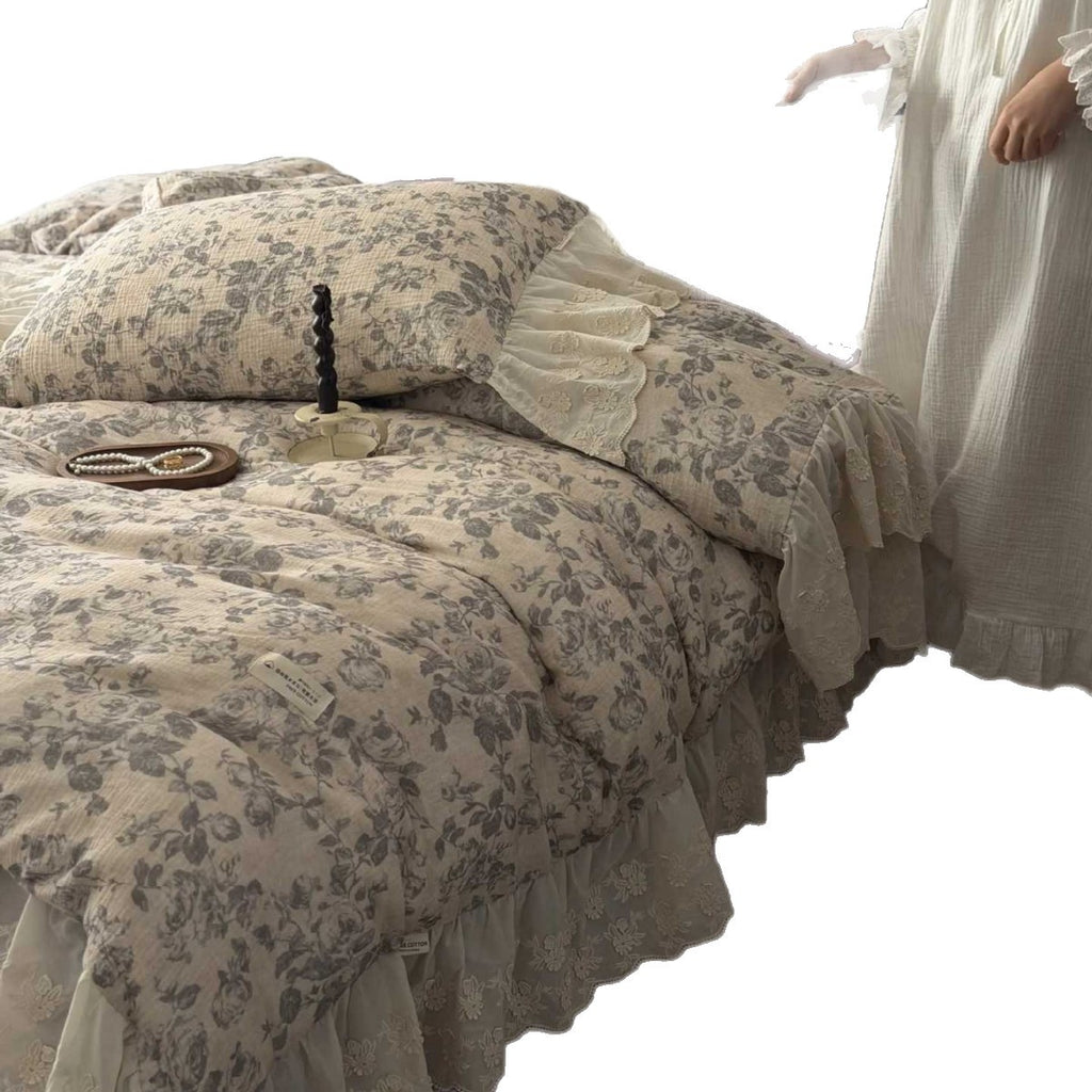 Quilted cotton quilt bedding set with vintage rose print and seersucker texture