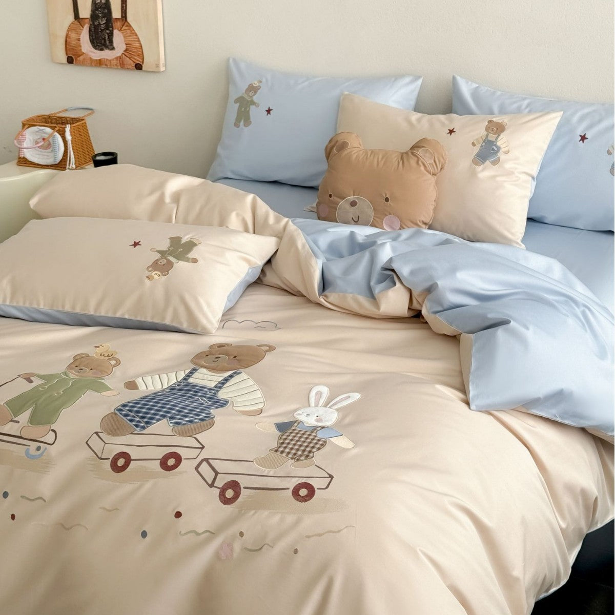 Children's bedding set with teddy bear print, reversible side & soft cotton satin