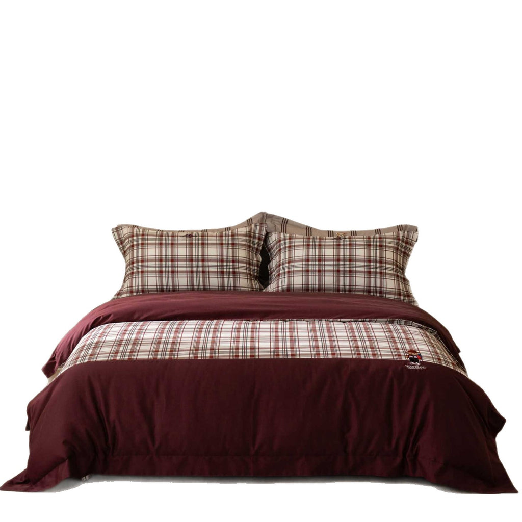 Checkered bedding set with reversible design and pillowcases