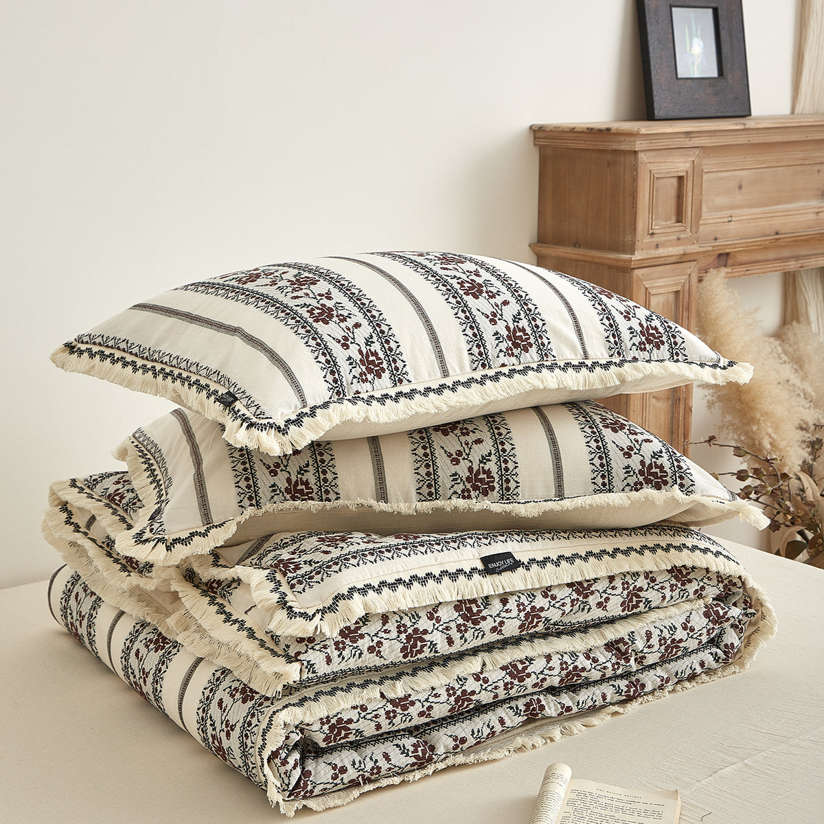 Striped bedding set