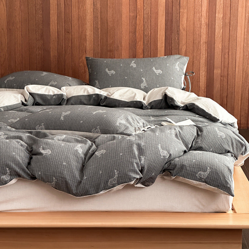 Duvet cover set made of lightweight linen-cotton blend with delicate cat embroidery and ties