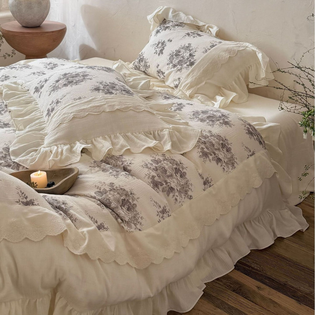 Cotton-linen bed linen set with ruffles and lace trim