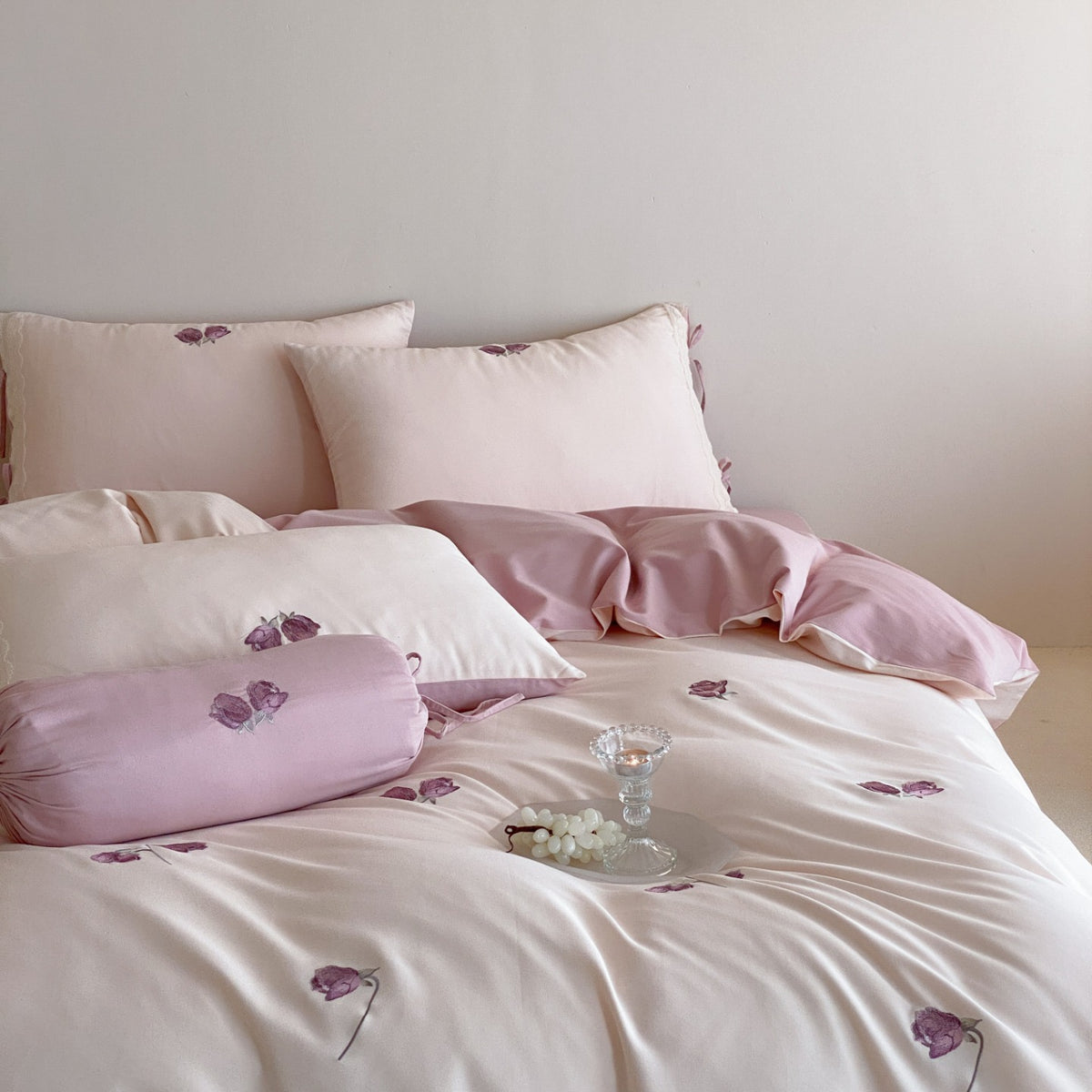 Romantic cotton bedding set with rose embroidery and lace details