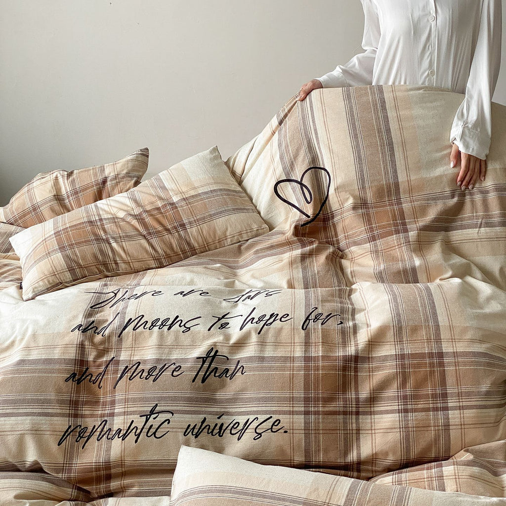 Checked cotton percale bed linen set with calligraphic script print