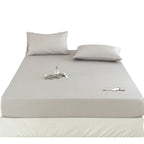Jersey-fitted sheet with embroidered goose motif and extra-deep hem