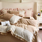 Bedding set made of cotton-linen with crochet lace trim, embroidered borders and ruffled edge