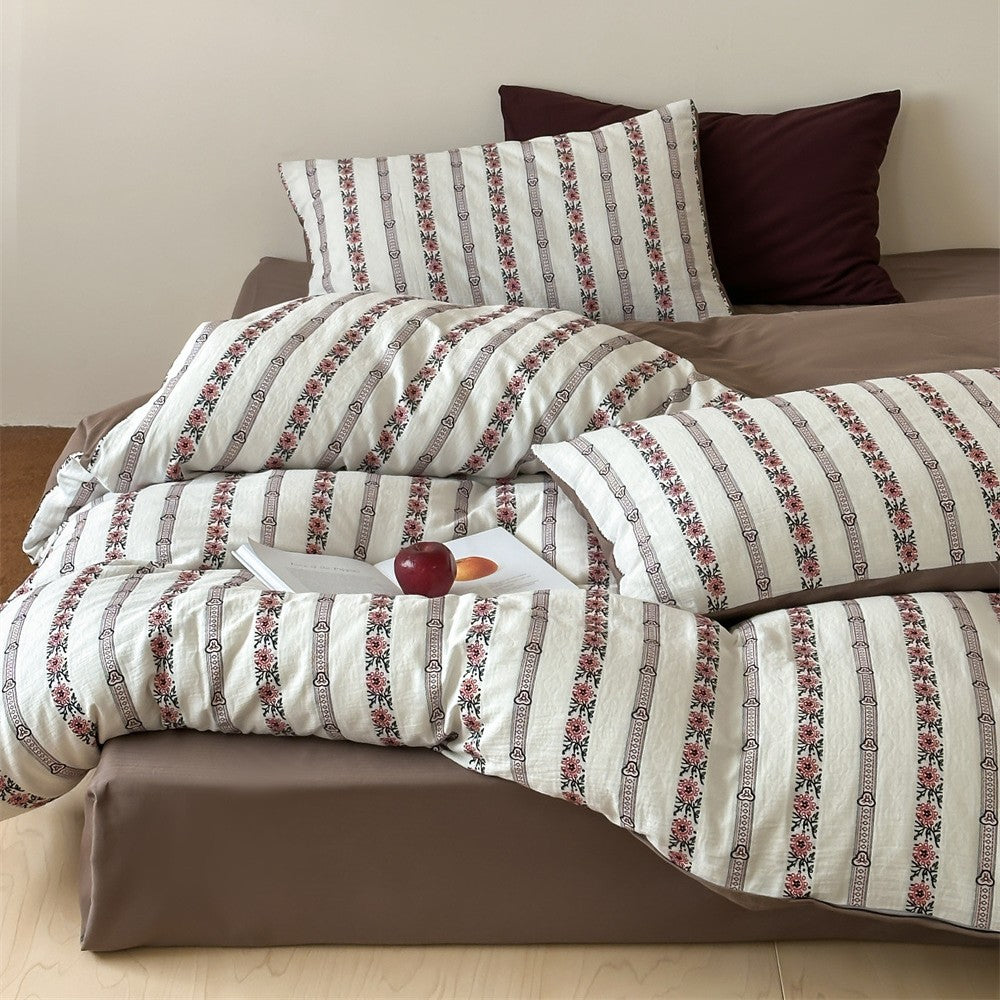 Breathable cotton bedding set with striped floral border and fitted sheet