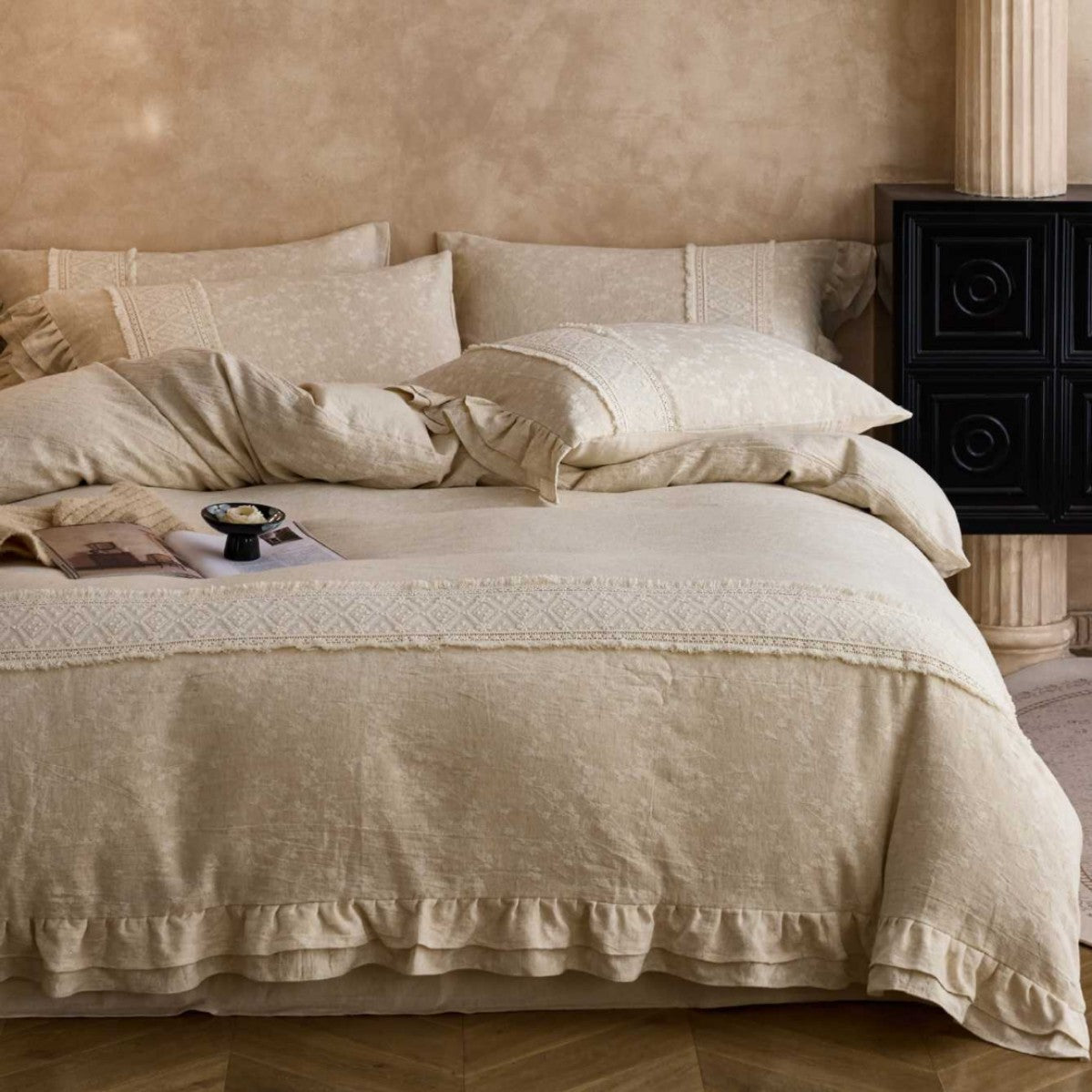 Bedding set made of washed linen with decorative lace trim and ruffle