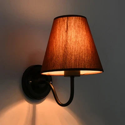Modern wall lamp: Slim lighting for your space