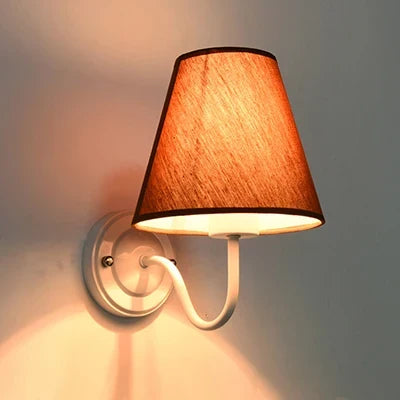 Modern wall lamp: Slim lighting for your space