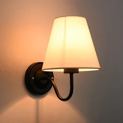 Modern wall lamp: Slim lighting for your space