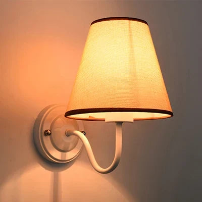 Modern wall lamp: Slim lighting for your space