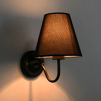 Modern wall lamp: Slim lighting for your space