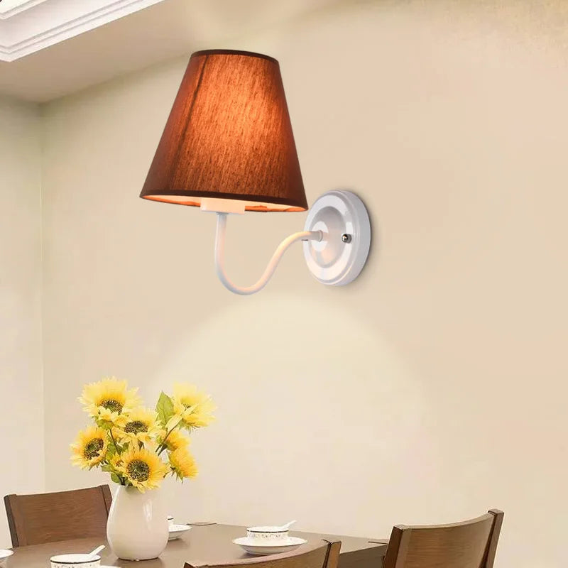 Modern wall lamp: Slim lighting for your space
