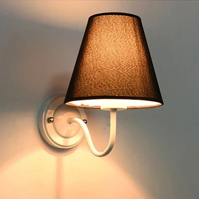 Modern wall lamp: Slim lighting for your space