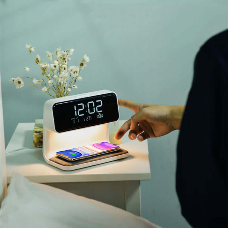 Creative 3 In 1 Nightstand Lamp Wireless Charging LCD Screen Alarm Clock Wireless Phone Charging Station